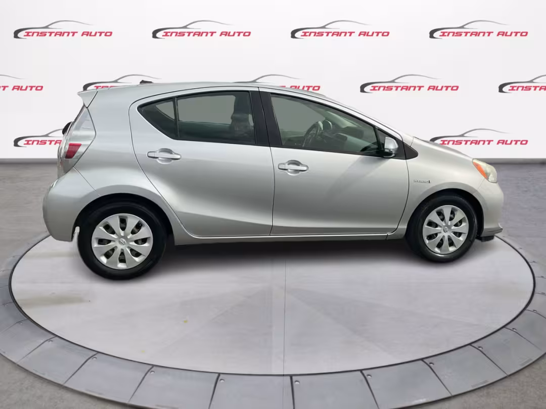 2012 Toyota Prius c - JTDKDTB30C1517089 - Image #3